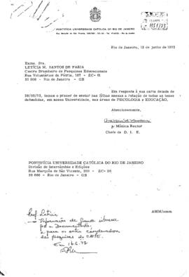 TESE-DE-MESTRADO_m005p01 - Relação de Teses da Área de Psicologia da Pontifícia Universidade Cató...