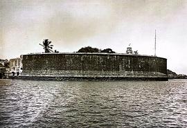05 - Forte de São Marcelo – visto de perfil - Relíquias da Bahia - Edgard de Cerqueira Falcão, 1940.